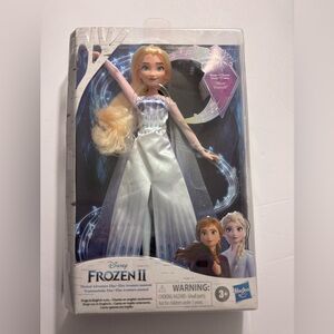 Disney Frozen II Elsa Singing Doll-White and Purple sings Show Yourself